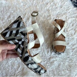 Born Sudo Leather Platform wedge Heel Sandals/Shoes Sz 7 Chalk Animal Print